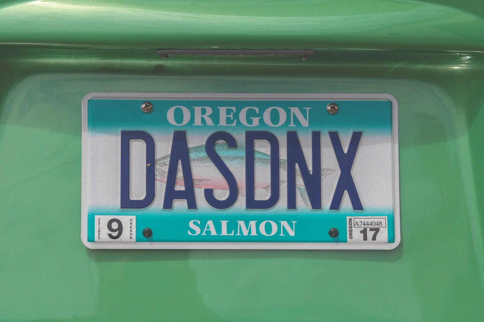 Oregon License plate that says "DASDNX"