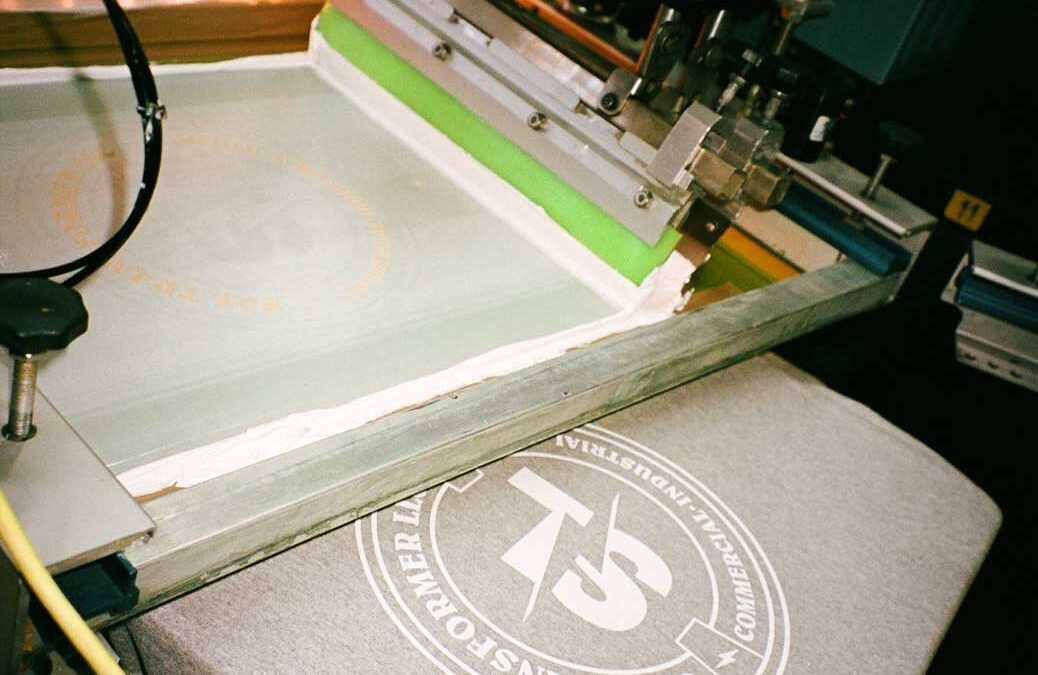 Screen printing machine with grey t-shirt